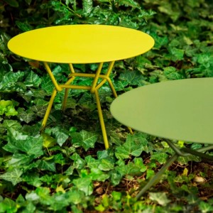 Mesa auxiliar Strain Outdoor de Prostoria. Mesa diseño para tu jardín.