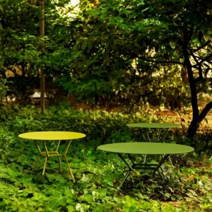 Mesa auxiliar Strain Outdoor de Prostoria. Mesa diseño para tu jardín.