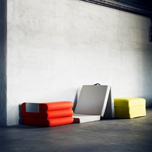 Pouf Bingo modular para dormitorio de Softline. Sillones y pouf de diseño.