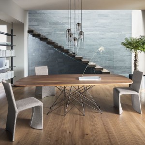 Mesa Octa redondeada de Bonaldo. Diseño italiano en variedad de acabados.