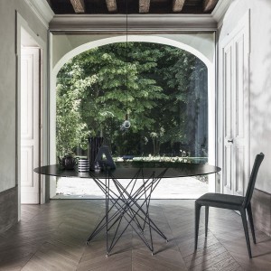 Mesa Octa redonda de Bonaldo. Diseño italiano en variedad de acabados.