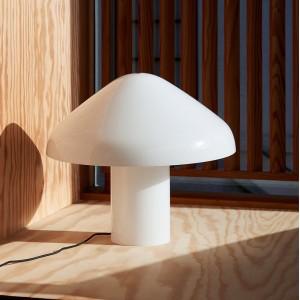 Lámpara sobremesa Pao Glass Hay. Diseño de iluminación moderna para mesas.