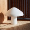 Lámpara sobremesa Pao Glass Hay. Diseño de iluminación moderna para mesas.