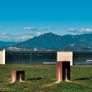 Lámpara suelo Granito Outdoor de Artemide. Tienda online lámparas modernas para exterior.