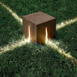 Lámpara suelo Granito Outdoor de Artemide. Tienda online lámparas modernas para exterior.