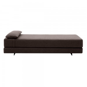 Sofá cama clásico y elegante Duet para dormitorio de Softline. Muebles de diseño nórdico.