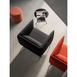 Butaca cómoda Groove para salón de Softline. Muebles de diseño nórdico.