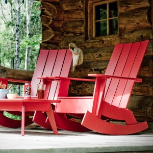 Silla mecedora Adirondack de Loll Designs. Productos hechos con material reciclado.