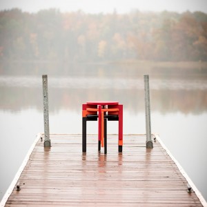 Taburete apilable L4 de Loll Designs. Productos hechos con material reciclado.