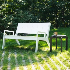 Taburete apilable L4 de Loll Designs. Productos hechos con material reciclado.