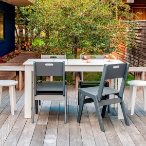 Silla de comedor Alfresco de Loll Designs. Productos hechos con material reciclado.