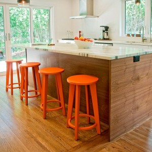 Taburete Norm de Loll Designs. Productos hechos con material reciclado.
