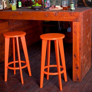 Taburete Norm de Loll Designs. Productos hechos con material reciclado.