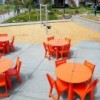 Mesa Alfresco redonda de Loll Designs. Productos hechos con material reciclado.