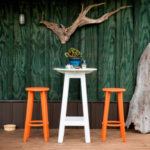 Mesa de bar Fresh Air de Loll Designs. Productos hechos con material reciclado.