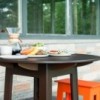 Mesa Fresh Air redonda de Loll Designs. Productos hechos con material reciclado.