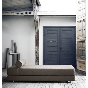 Sofá cama elegante Lubi para dormitorio de Softline. Sofacamas de una y dos plazas.