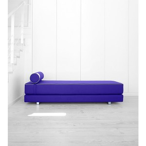 Sofá cama elegante Lubi para dormitorio de Softline. Sofacamas de una y dos plazas.