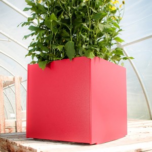 Macetero cuadrado de Loll Designs. Productos hechos con material reciclado.