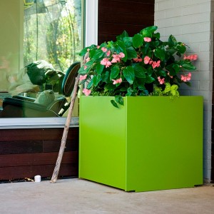 Macetero cuadrado de Loll Designs. Productos hechos con material reciclado.