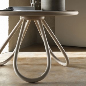 Mesa Auxiliar Arch Madera de GTV Thonet Vienna. Mesitas para salón de diseño.