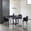 Una mesa con un disñeo retro en redonda Caryllon,GTV Thonet Vienna