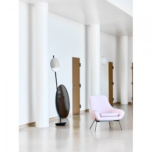 Sillón de estilo escandinavo Noomi para salón de Softline. Sillones y butacas.