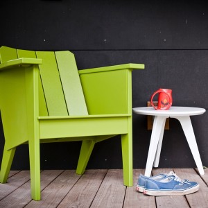 Silla Deck de Loll Designs. Productos hechos con material reciclado.