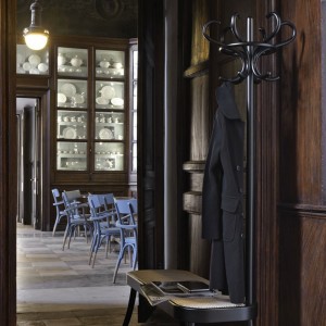 Perchero Coat Rack de GTV Thonet Vienna. Perchero con banco de diseño.