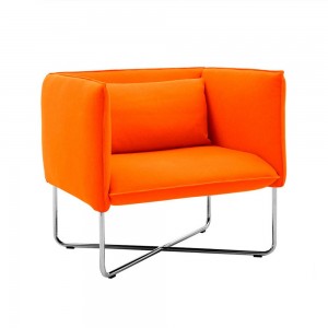 Butaca cómoda Groove para salón de Softline. Muebles de diseño nórdico.
