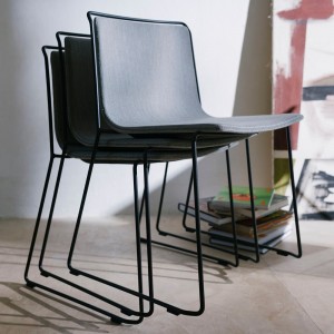 Silla tapizada Alo de Ondarreta. Sillas de diseño. Silla tapizada para interior.