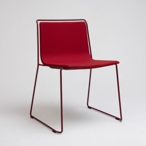 Silla tapizada Alo de Ondarreta. Sillas de diseño. Silla tapizada para interior.