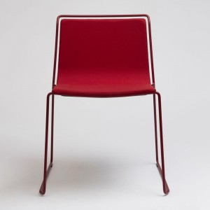Silla tapizada Alo de Ondarreta. Sillas de diseño. Silla tapizada para interior.