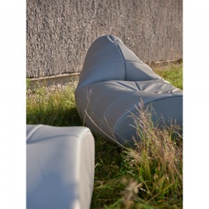 Pouf estilo saco cómodo Sitt para dormitorio de Softline. Poufs de diseño.