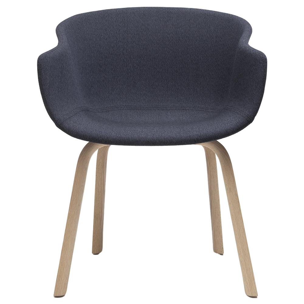 Silla Bai madera tapizada de Ondarreta. Sillas de diseño. Silla de líneas envolventes.
