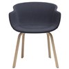 Silla Bai madera tapizada de Ondarreta. Sillas de diseño. Silla de líneas envolventes.