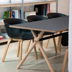 Silla Bai madera polipropileno de Ondarreta. Sillas de diseño. Silla de madera.