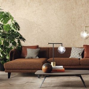 Lámpara de sobremesa Bardot de Bonaldo. Elegante diseño en metal lacado.