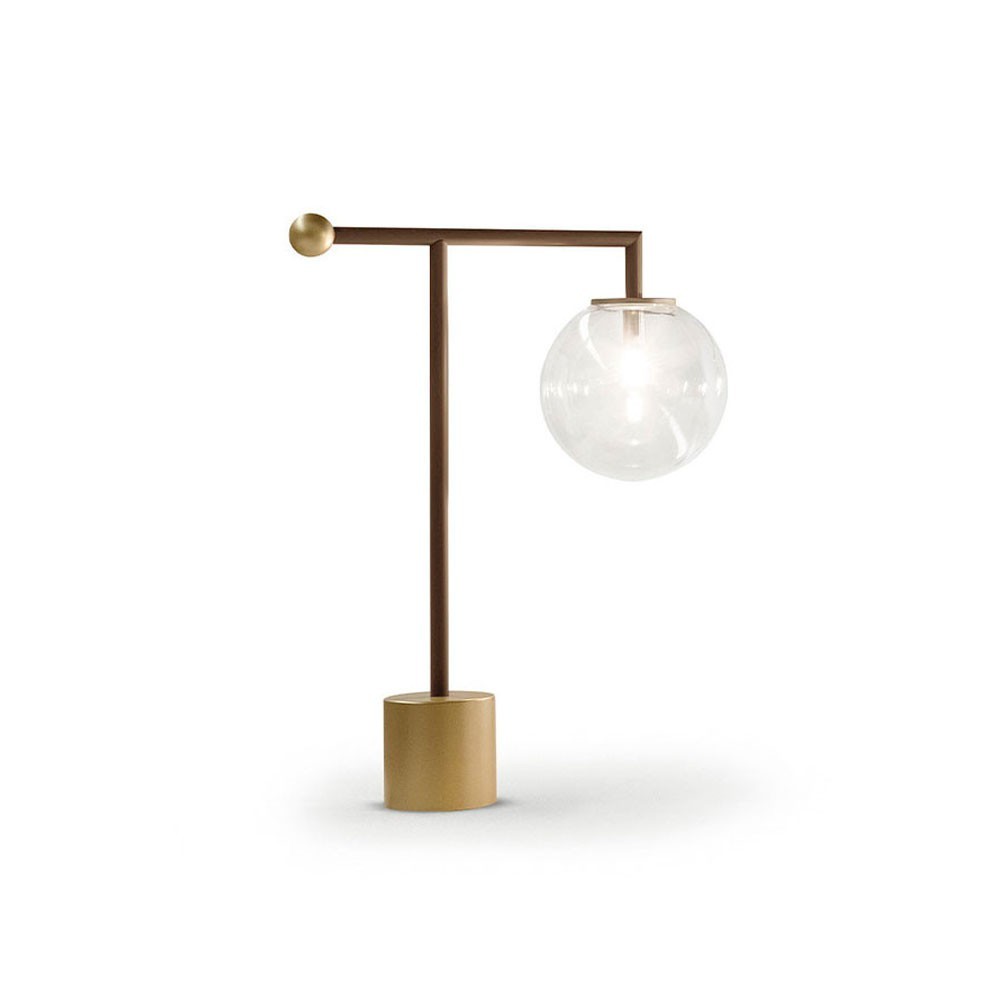 Lámpara de sobremesa Bardot de Bonaldo. Elegante diseño en metal lacado.