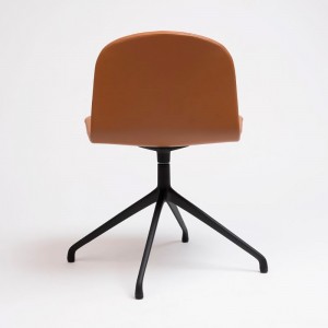 Silla Bob XL giratoria tapizada de Ondarreta. Sillas modernas.