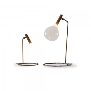 Lámpara sobremesa Sofì de Bonaldo. Diseño italiano para iluminación.