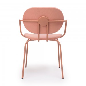 Sillón Hari tapizado de Ondarreta. Sillas de diseño. Silla con brazos de interior.