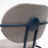 Sillón Hari tapizado de Ondarreta. Sillas de diseño. Silla con brazos de interior.
