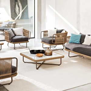 Mesa auxiliar Babylon de Varaschin.  Muebles de exterior.