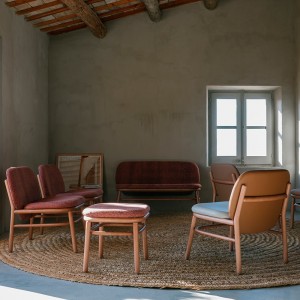 Pouf Lana madera de Ondarreta. Poufs de diseño.