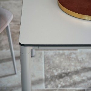 Mesa Moon de Bontempi. Catálogo de mesas fijas o extensibles de diseño italiano.