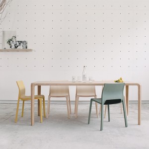 Mesa de madera Silu de Ondarreta. Mobiliario de diseño