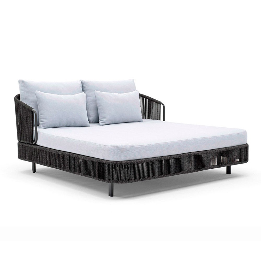 Daybed Tibidabo de Varaschin. Muebles de exterior de diseño contemporáneo.