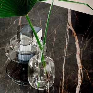 Mesa Millennium de madera de Bontempi. Muebles modernos italianos.