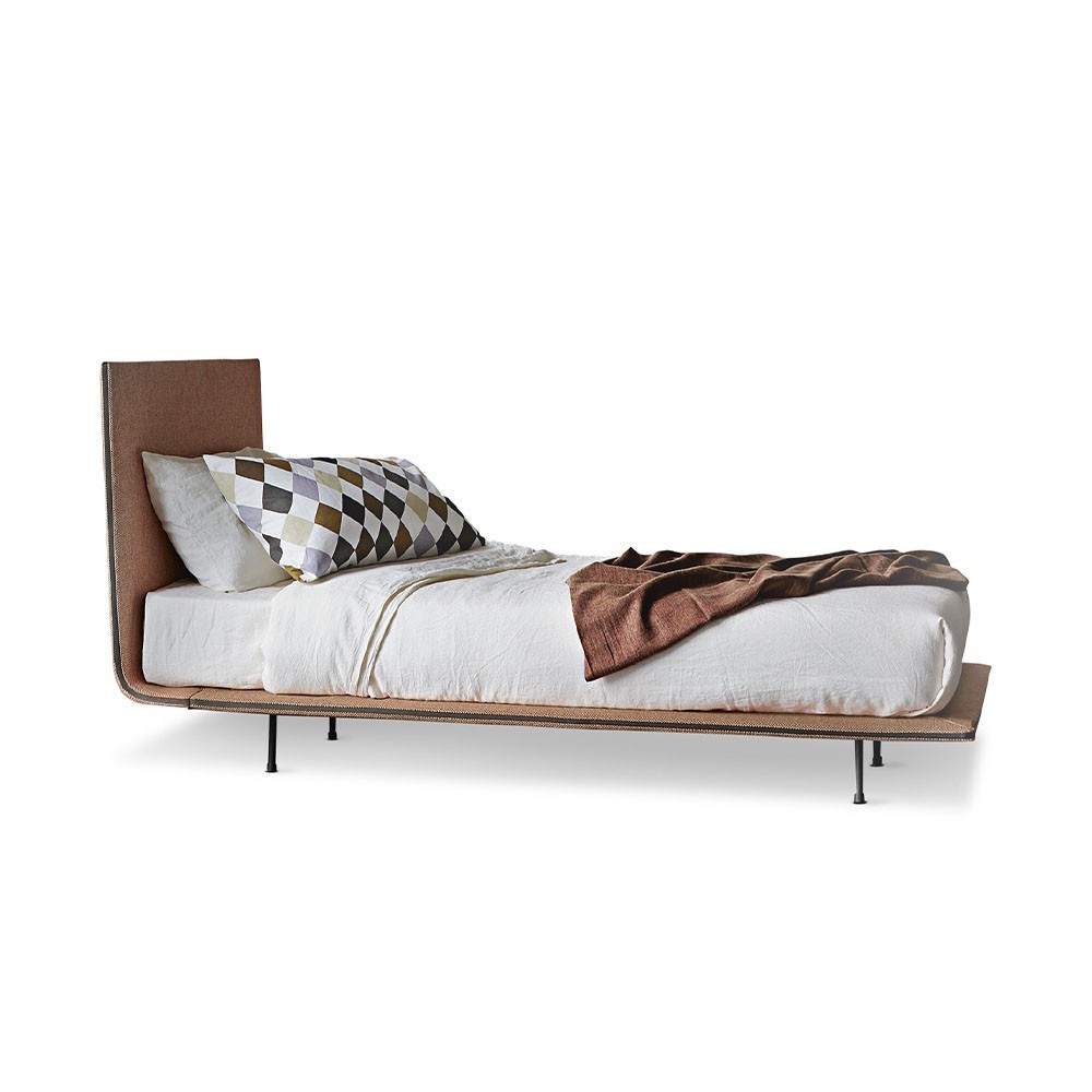Cama Thin de Bonaldo. Mobiliario de diseño de camas individuales.
